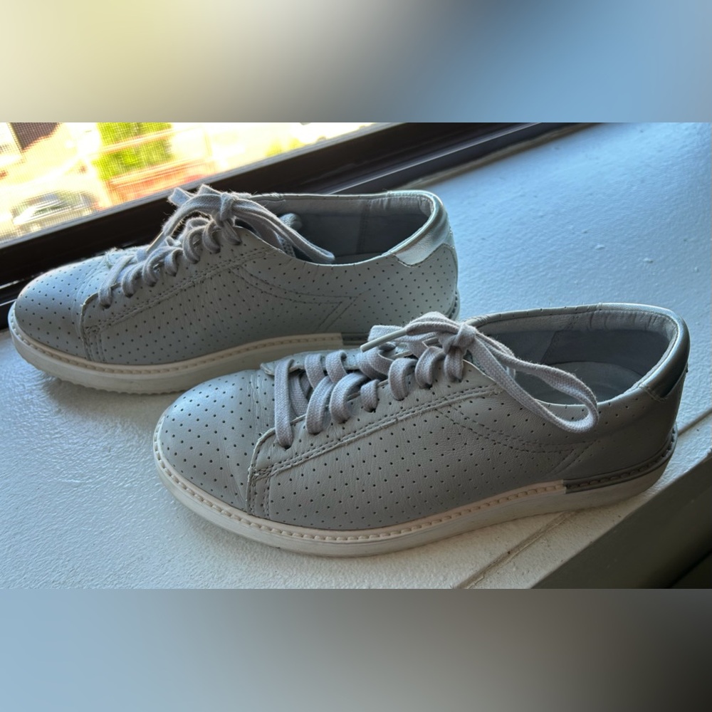 Women’s Hush Puppies silver perforated tie shoe size 8.5